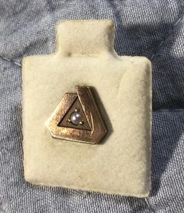10K Gold EMB cTo Award Pin Tie Tack Pearl 1.2g - Picture 1 of 3
