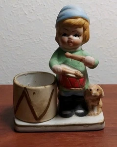 Vintage JSNY kleiner Trommler Junge und Hund Porzellan Figur Votivkerzenhalter - Bild 1 von 4