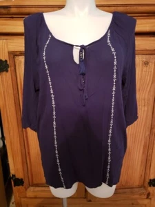 Torrid Navy Bluse mit weißer Stickerei 2x Boho Bauern Hippie - Bild 1 von 5