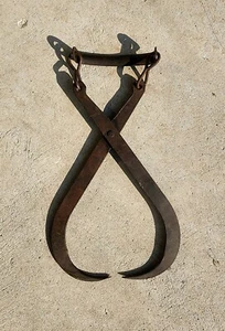 VINTAGE Rustic PRIMITIVE 13" Blackened Iron ICE BLOCK Hay Bale TONGS Meat Hook - Picture 1 of 7