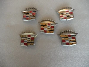 CADILLAC original WHEEL COVER EMBLEMS CRESTS (5) ORNAMENT Part # 12245 - nice - Picture 1 of 9