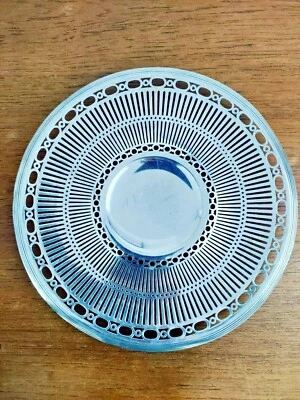 Antiguo Sheffield PLATEADO Perforado PLATO CON PATAS 145 Catchall Bandeja para Llaves Decoración Foto 1 de 4