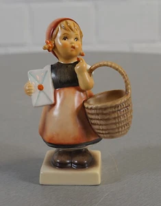 Figura de porcelana abejorro Hum 13/2/0 - Die Gratulantin - Reinhold Unger 11 cm - Imagen 1 de 4