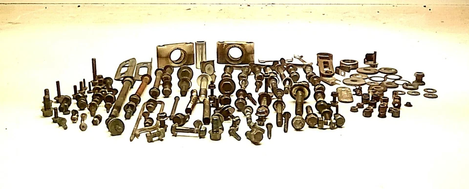 Yamaha Mountain Max 600 1997-1998 OEM Tuercas Pernos Montajes Triple Cuerpo Herrajes Foto 1 de 4