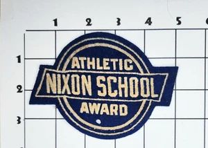 Patch premio atletica scuola Nixon blu stampa feltro cucito DISTRESSATO - Foto 1 di 1