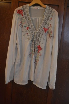 BLUSA TÚNICA BEIGE FLORAL BORDADA MANGA LARGA ESCOTE EN V DE JOHNNY WAS ~ XL Foto 1 de 4