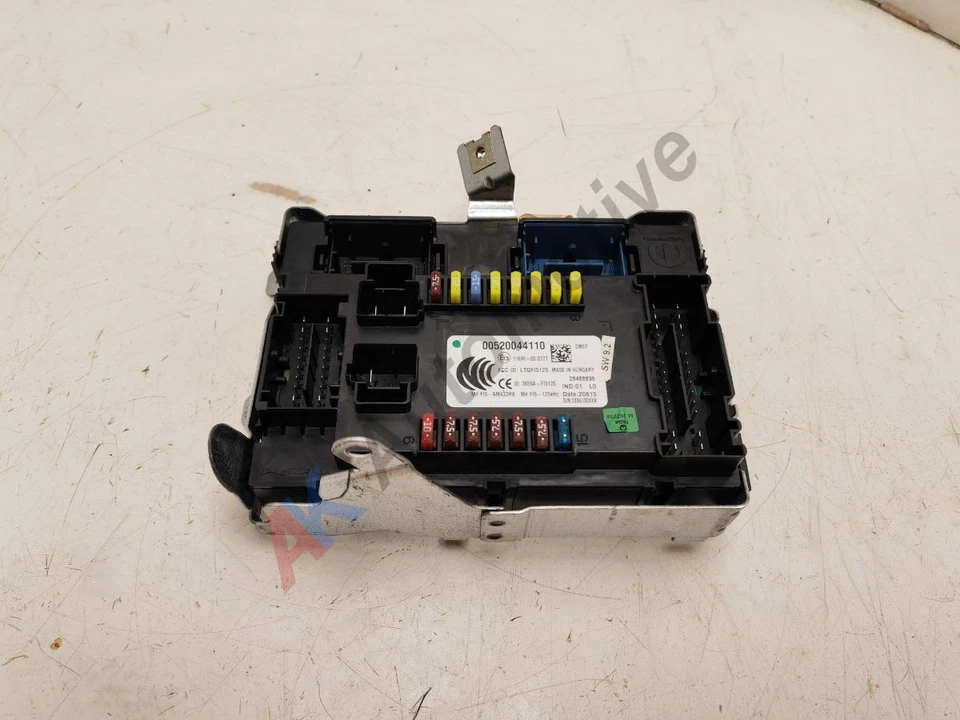 Jeep Renegade 2015-2019 BCM Body Control Module Fuse Box 00520044110 - Image 1 of 4