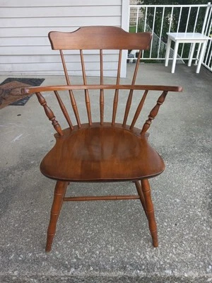 Sillón Windsor vintage con respaldo de arco de pino dorado Nichols and Stone Co. ¡Resistente! Foto 1 de 4