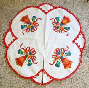 Bucilla Weihnachtsglocken Baum Rock #2106 Vintage 70er weiß Filz fertig Pailletten - Bild 1 von 5