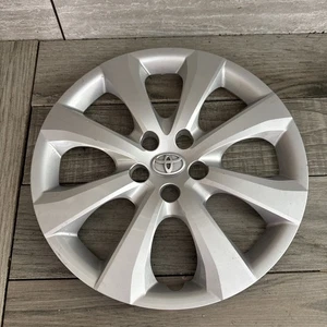 🥇 TOYOTA COROLLA HUBCAP WHEEL COVER 2020 2021 2022 2023 2024 FACTORY STOCK OEM - Picture 1 of 5