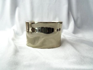 Vintage poliertes hellgoldfarbenes breites Armreif Armband Größe Small - Bild 1 von 7