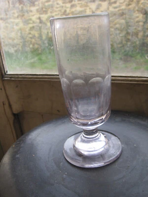 ANCIEN VERRE A ABSINTHE TRES EPAIS - Photo 1/3