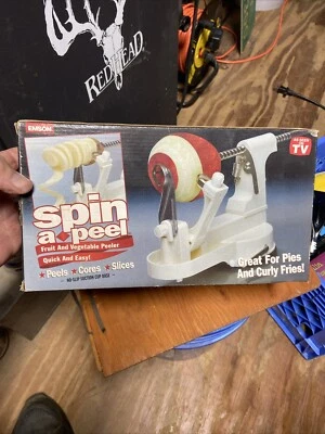 Emson Spin A Pelador de Frutas y Verduras Peladuras Núcleos Rebanadas Ventosa Base Foto 1 de 4