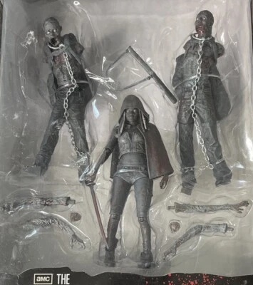 McFarlane Juguetes Michonne y Zombie Mascotas The Walking Dead Bloody Paquete de 3 NUEVO Foto 1 de 3