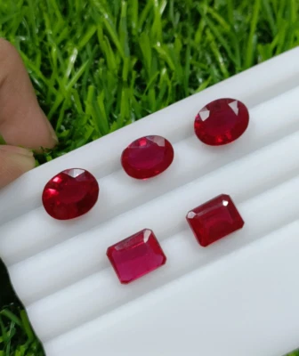 Red Imitation Gemstones Red Color Stones Faceted jewelry weight 24.65 Carats - Image 1 of 4