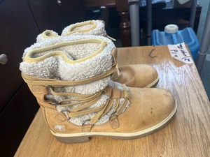 Stivali invernali Timberland donna foderati sherpa scamosciati stringati taglia 8M pelliccia esterno - Foto 1 di 4