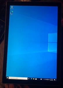 [BROKEN] Microsoft Surface Pro 4 1724 Silver 256 GB and 4gb 12.3" Touch Glass - Picture 1 of 4