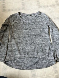 Athleta Small Heather Gray No Sweatin' It Sharkbite Long Sleeve Shirt 964339 - Picture 1 of 5