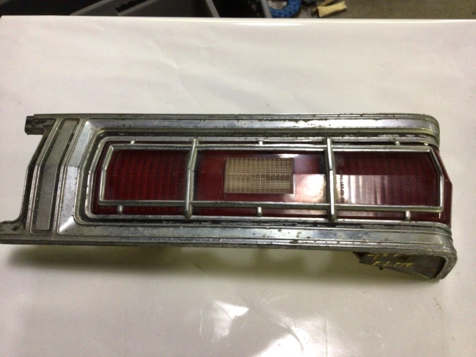 Luz trasera izquierda Ford Elite 74 75 76  Foto 1 de 4