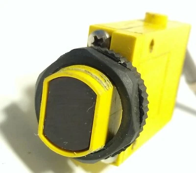 Banner Engineering 26058 / SMA31E Photoelectric Proximity Sensor - Image 1 of 3