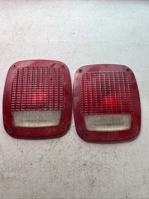 Par de lentes traseiras vintage Grote 9130 – vermelhas/claras - Imagem 1 de 4