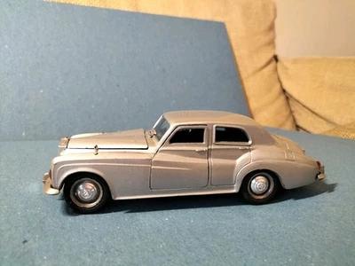 modellino auto Rolls Royce silver clood metallizzato 1/29 Made In Spain  - Immagine 1 di 4