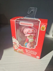 New SERIES 2 Strawberry Shortcake w/ Custard Chee Bee Mini Figure TLS  - Picture 1 of 2