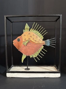 Vintage bunte Metall Fisch Skulptur Kunst Deko.  Schwerer Metall offener Rahmen.... - Bild 1 von 8