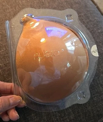 Adhesivo súper ligero NuBra Feather Lite tamaño JC Foto 1 de 3