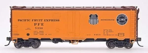 Intermountain 45532 HO Scale R-40-23 Refrigerator Car - PFE - Black and White - Bild 1 von 8