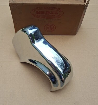 Chrysler New Yorker Imperial 1950 T&C Nuevo de Lote Antiguo MoPar Protector de parachoques exterior delantero derecho Foto 1 de 4