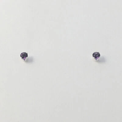 Pendientes pequeños de plata de ley de 3 mm de amatista, púrpura, febrero,  Foto 1 de 2