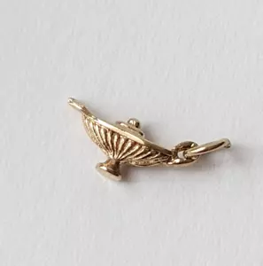 Vintage Genie Lamp 9ct Gold Charm Pendant Disney Aladdin Arabic Magic Luck 3D - Picture 1 of 9