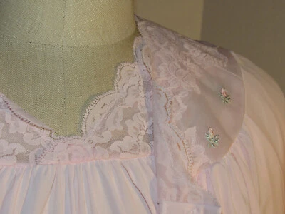 VINTAGE 1990s SHADOWLINE SILKY PEIGNOIR SET! NIGHTGOWN & ROBE! PINK! NWT! SMALL - Image 1 of 4