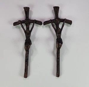 Lote de 2 Crucifijo Curvo Jesús Vintage Plástico Suave Tono Latón/Bronce - Imagen 1 de 8