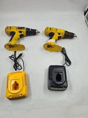 Lot De 4 Outils Sans Fil Dewalt - 2 Perceuses/Visseuses, 2 Chargeurs, Utilisé - Photo 1/4