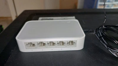 {TP-Link} [TL-SF1005D] Network Switch - Image 1 of 2