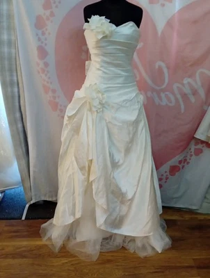 Wedding dress size 10 ivory satin, see measurement chart, A - Image 1 of 4