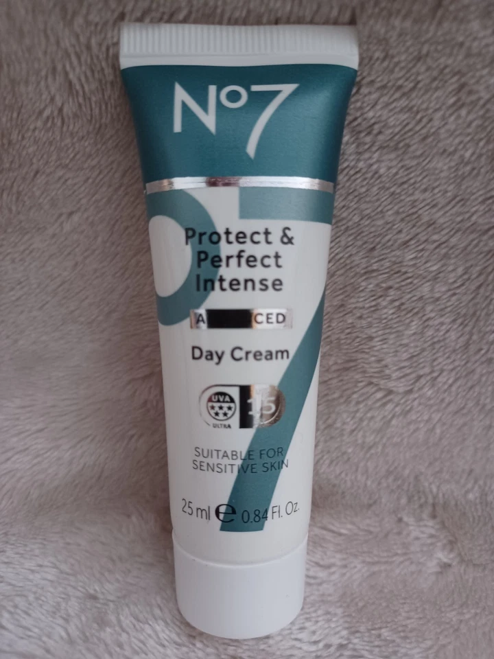 Boots No7 Protect & Perfect Intense Advanced SPF15 Day Cream 25ml Brand New - Image 1 of 1