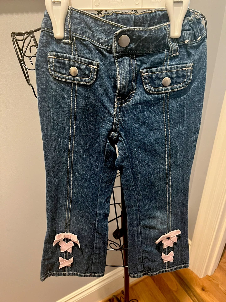Pantalones de mezclilla GYMBOREE azules para niñas talla 4 con acento de moño - cintura y bolsillos ajustables Foto 1 de 4