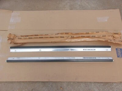 1980 81 82 83 Córdoba Mirada Imperial Nuevo de Lote Antiguo MoPar Alféizar de Puerta PLACAS RASPADURAS Par Foto 1 de 4