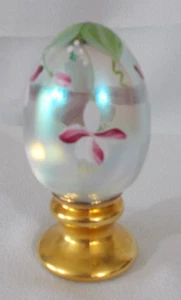 Fenton Marilyn Wagner HP Egg on Font--Measures 3-½ inches - Picture 1 of 5