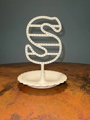 Подростковый держатель для серег PB органайзер инициал «S» — металлический — кремово-белый — 57 пар - Изображение 1 из 3