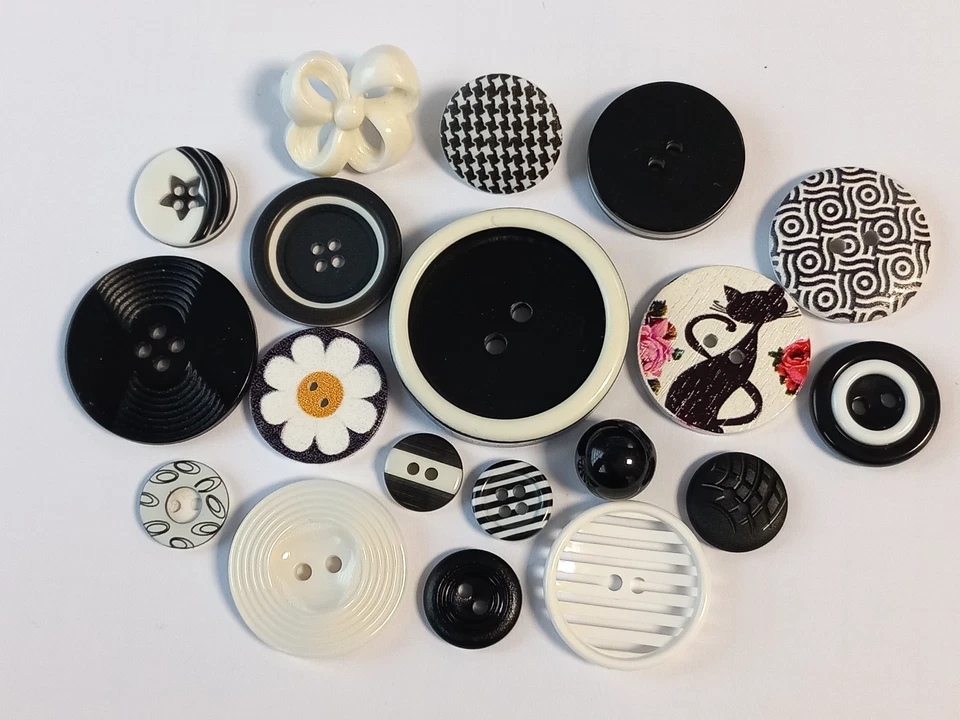 Knöpfe weiß schwarz Mischung Konvolut Basteln - Bild 1 von 1