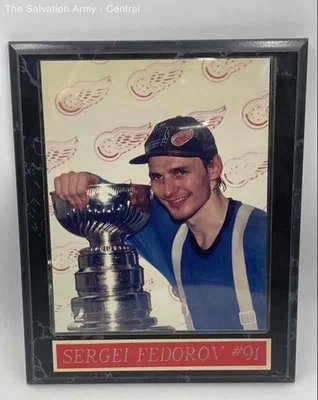 Hockey Detroit Red Wings Sergei Fedorov #91 con foto de la Copa Stanley Foto 1 de 4