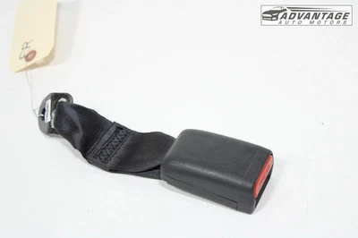 2020-2021 NISSAN VERSA ЗАДНИЙ ПРАВЫЙ ЦЕНТРАЛЬНЫЙ РЕМЕНЬ БЕЗОПАСНОСТИ ПРЯЖКА 888435EG8A OEM - Изображение 1 из 4