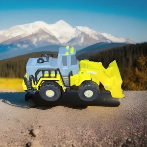 RUGGED & TOUGH 4" LONG 2012 TONKA EXCAVATOR DIECAST VERY DETAILED AZTEC YELLOW - Picture 1 of 11