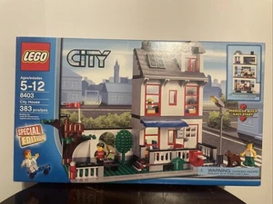*NUEVO* Lego 8403 CITY HOUSE Casa del Árbol Barbacoa Mamá Papá Niño Perro Monopatín NISB - Imagen 1 de 11