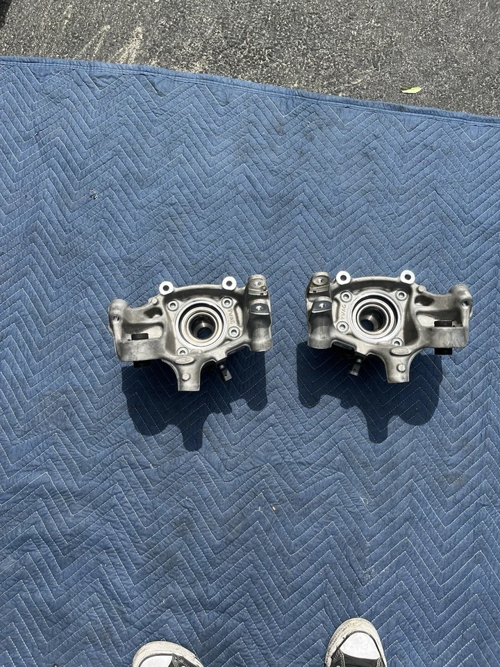 Juego de nudillos husillo trasero izquierdo lamborghini urus 2021 Foto 1 de 4