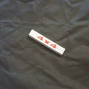 1x Chrome Silver Red 4x4 Small Metal Badge Sticker Emblem Decal Limited Tailgate - Foto 1 di 7